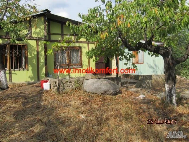м. Моллова гора, Парцел с площ 2527кв.м, ток, вода