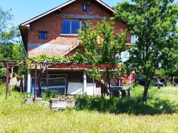 село Трапоклово, двуетажна масивна къща-0