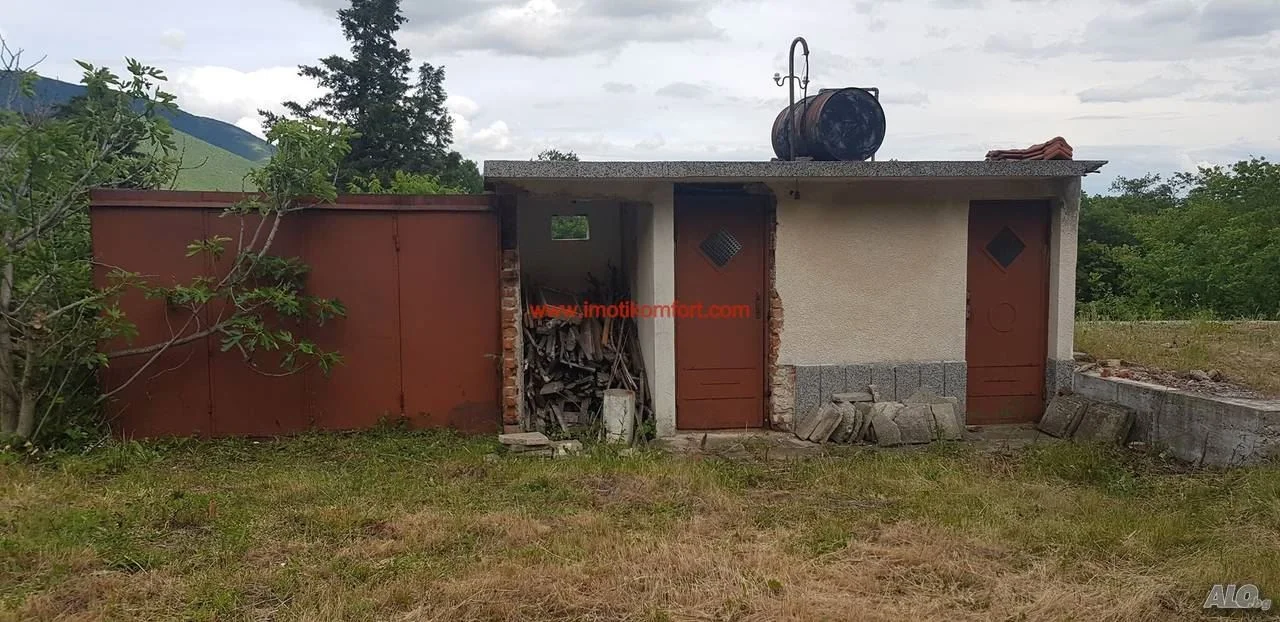 м. Mollova kuria, Backstein-Villa, Strom, Trinkwasser, Garage-0 M. Mollova Kurie, Backsteinvilla, Strom, Trinkwasser, Garage – 0