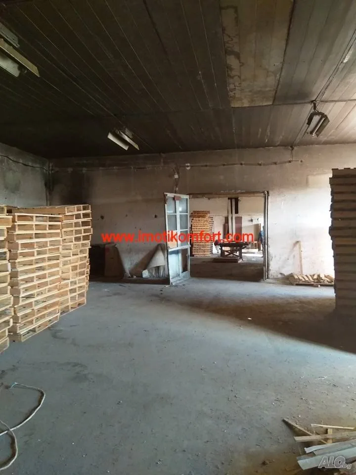 Kiralık endüstriyel mülk / depo, toplam alan 3000sq.m, avlu-0 Промишлен имот/склад под наем, обща РЗП 3000кв.м, двор - 0