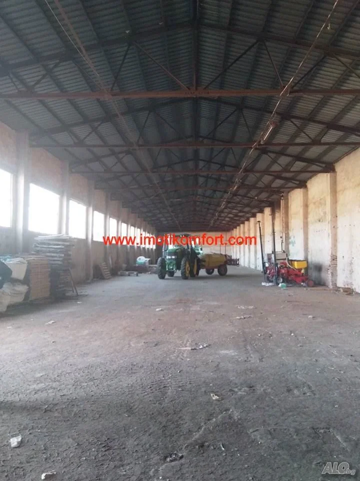 Kiralık endüstriyel mülk / depo, toplam alan 3000sq.m, avlu-0 Промишлен имот/склад под наем, обща РЗП 3000кв.м, двор - 0