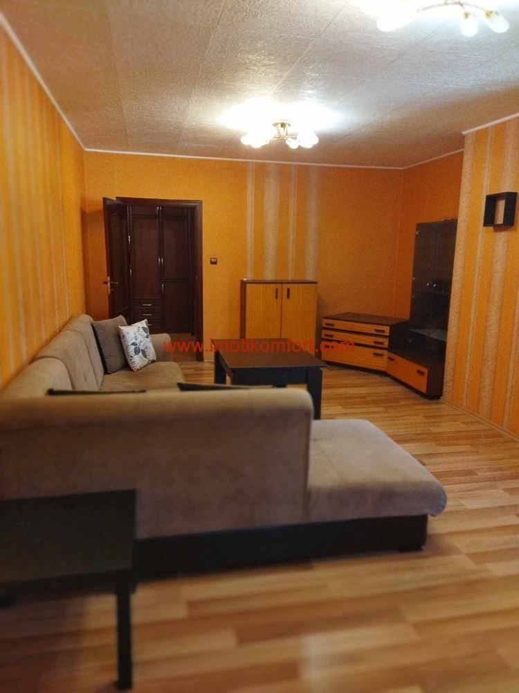 пл. ”Левски” - продава тристаен обзаведен апартамент - 0