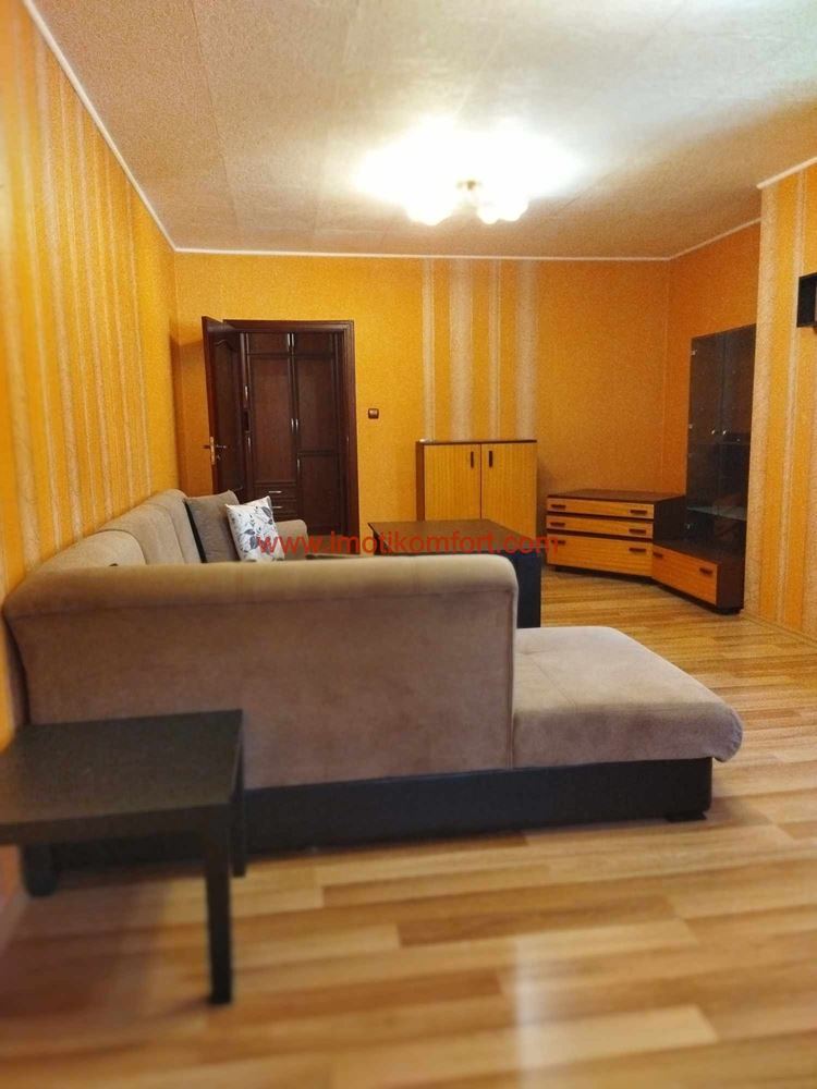 пл. ”Левски” - продава тристаен обзаведен апартамент - 0