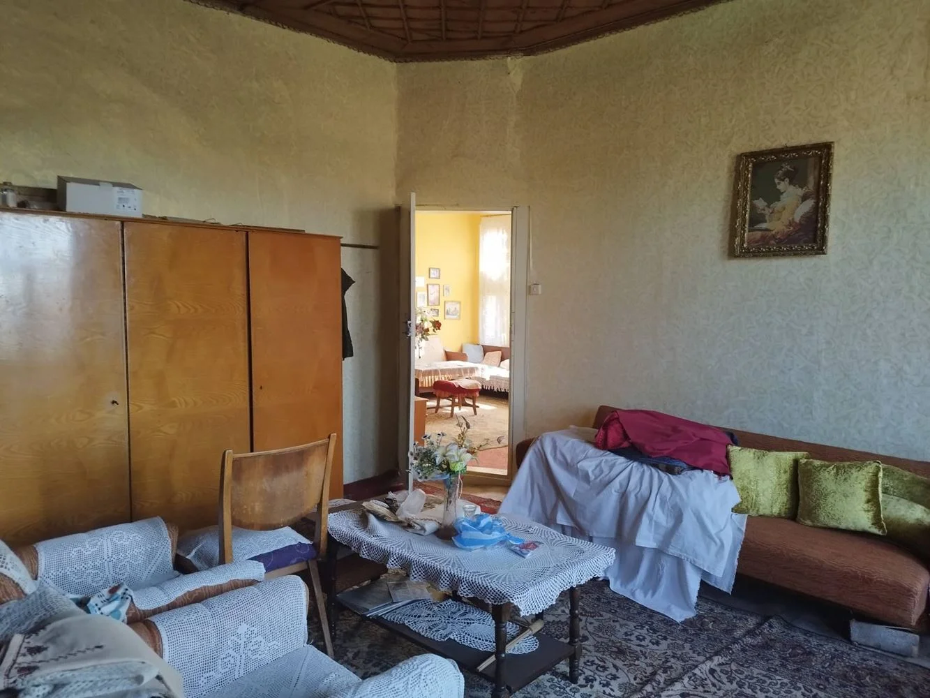mahalle. Komluka, Postane yakınında, bitişik avlusu olan bir evin katı-0 кв. Комлука, близо до Пощата, етаж от къща с ид. ч от двор - 0