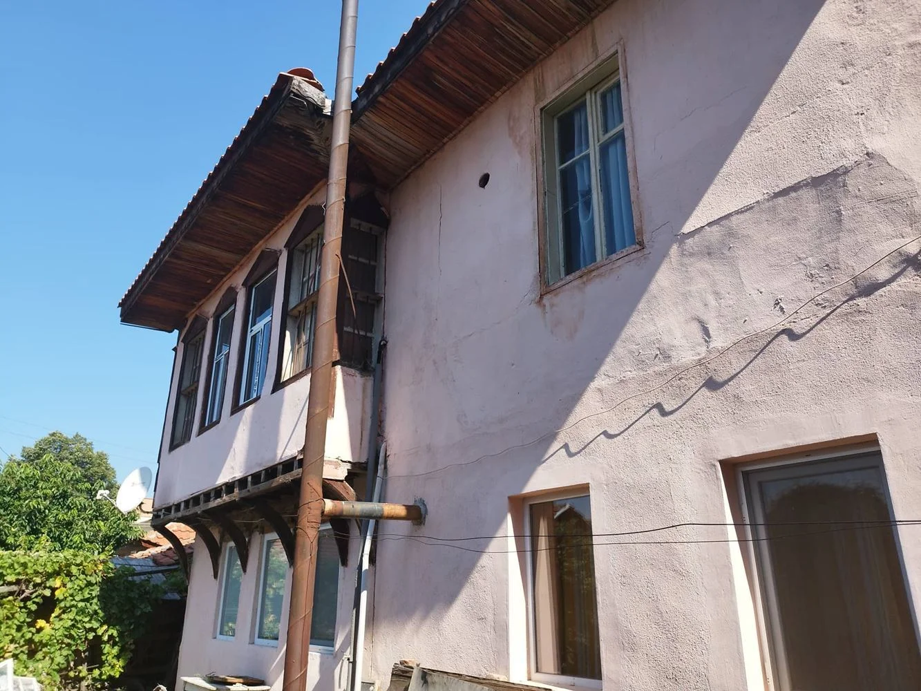 mahalle. Komluka, Postane yakınında, bitişik avlusu olan bir evin katı-0 кв. Комлука, близо до Пощата, етаж от къща с ид. ч от двор - 0