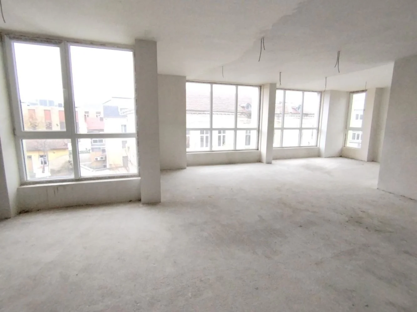 Helles und geräumiges Büro, in einem neuen Gebäude, in der Nähe von Gericht und Stadtverwaltung-0 Helles und geräumiges Büro in einem neuen Gebäude in der Nähe des Gerichts und des Rathauses – 0