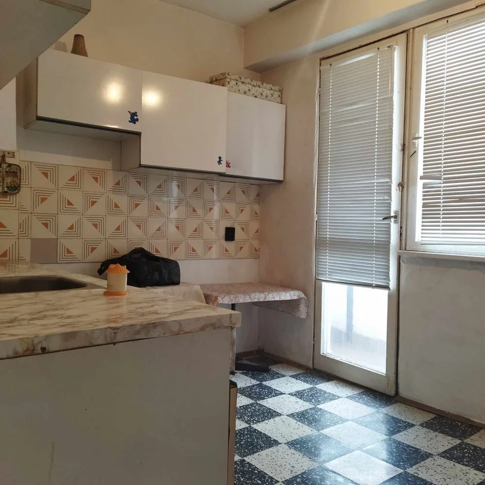 Geräumige Wohnung mit zwei Schlafzimmern zu verkaufen in Kv. "Druschba"-0 Продава се просторен тристаен апартамент в кв. " Дружба" - 0