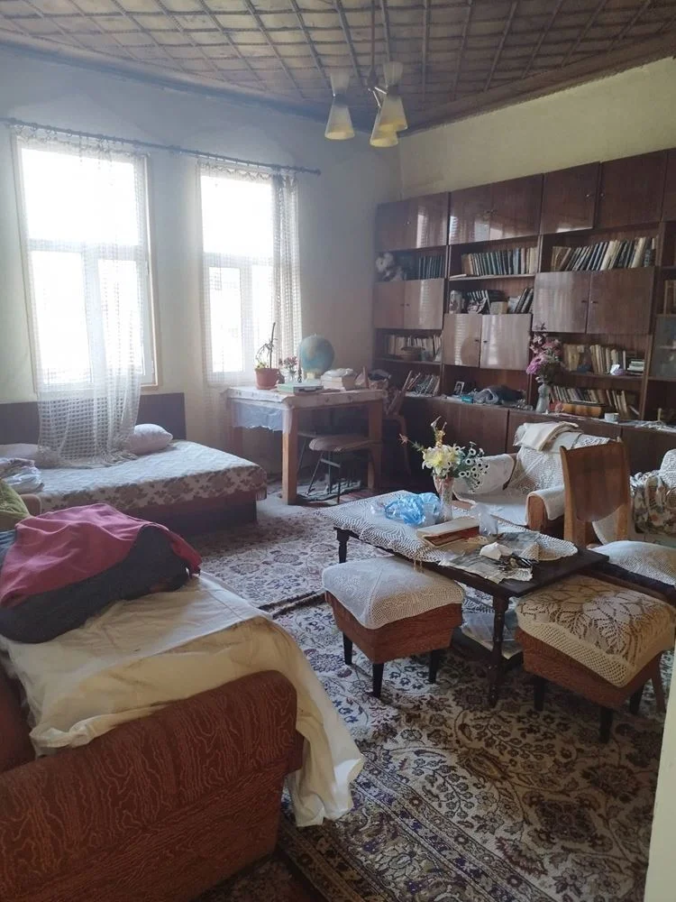 mahalle. Komluka, Postane yakınında, bitişik avlusu olan bir evin katı-0 кв. Комлука, близо до Пощата, етаж от къща с ид. ч от двор - 0
