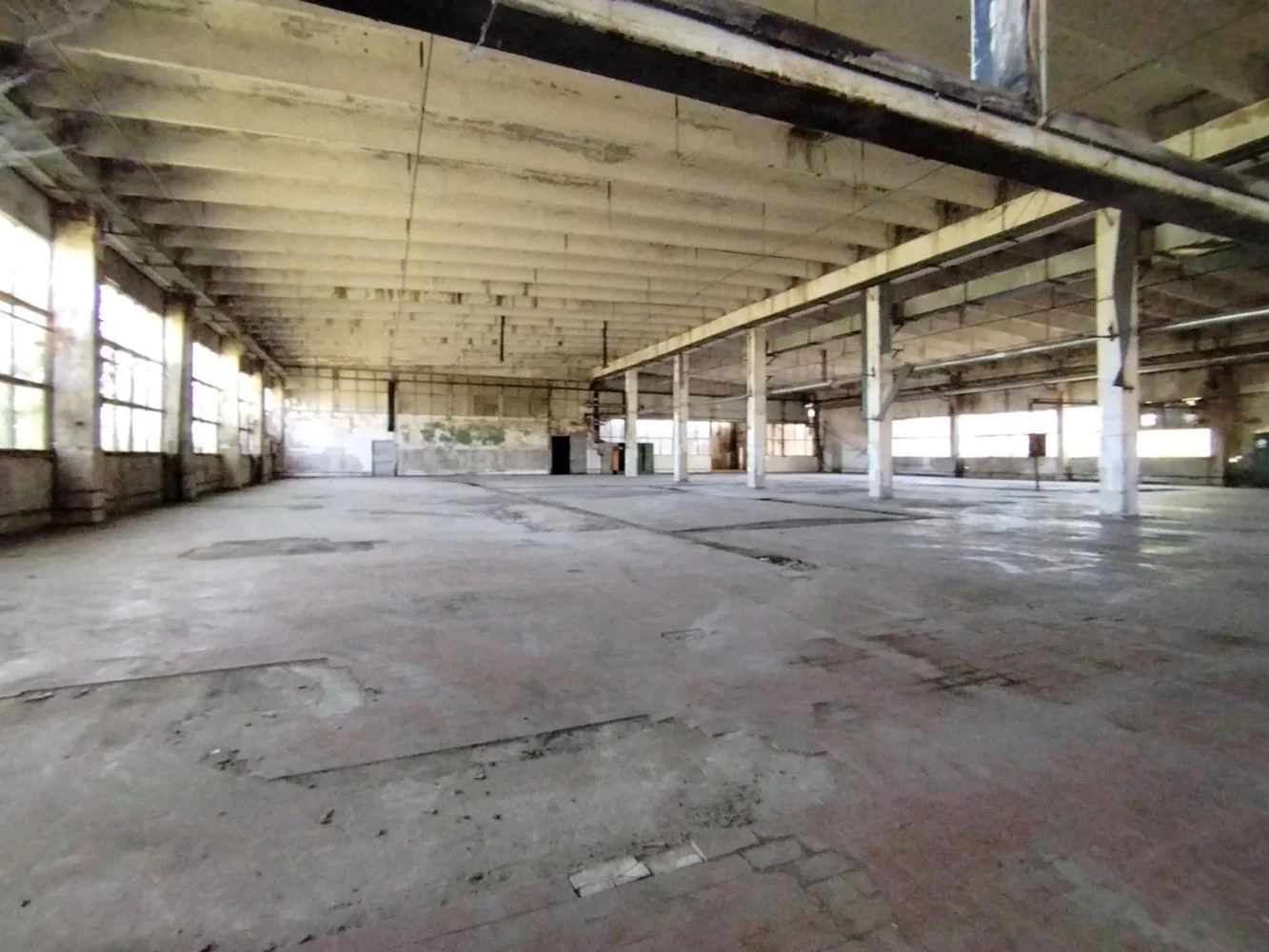 Gewerbeflächen, Möglichkeit zur Anmietung verschiedener Flächen von 500 m² bis 4500 m², Hof-0 Gewerbefläche, verschiedene Flächen von 500 m² bis 4.500 m² können angemietet werden, Außenbereich – 0