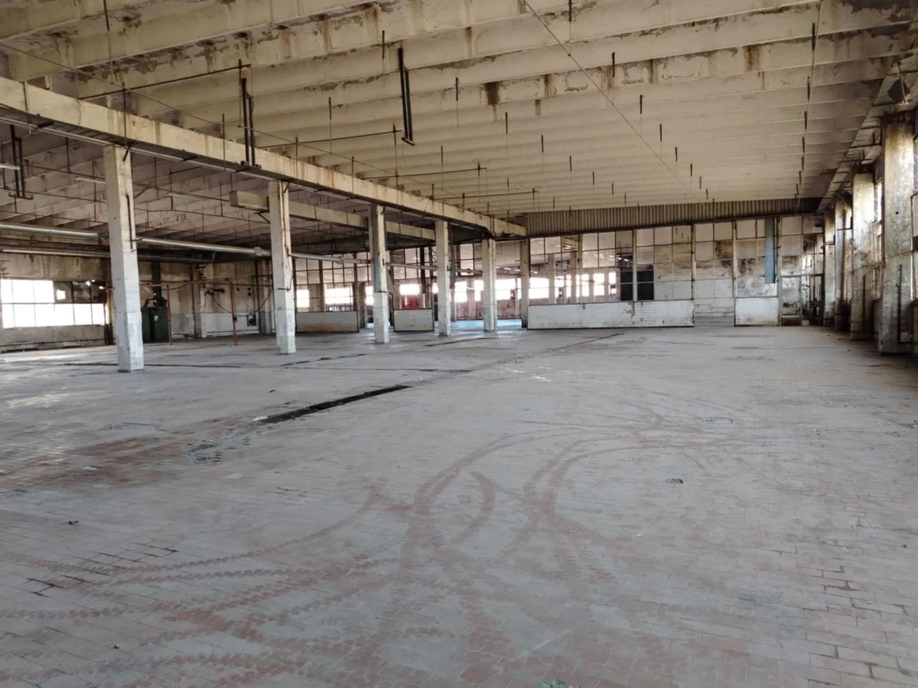 Gewerbeflächen, Möglichkeit zur Anmietung verschiedener Flächen von 500 m² bis 4500 m², Hof-0 Gewerbefläche, verschiedene Flächen von 500 m² bis 4.500 m² können angemietet werden, Außenbereich – 0