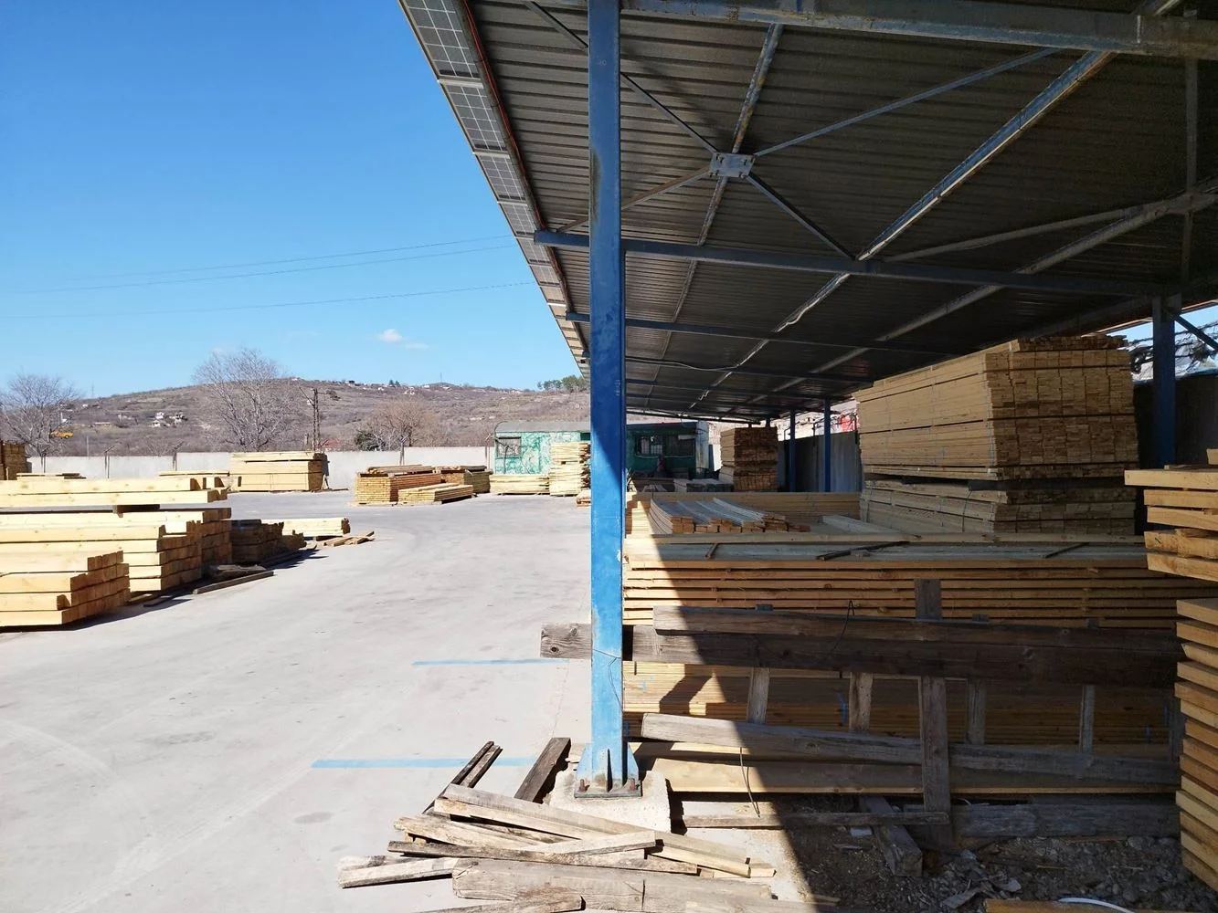 Toplage, Hauptstraße, große Fläche, neue Halle 600qm und 100qm Büroteil, Hof 5 acres-0 Erstklassige Lage, Hauptstraße, große Straßenfront, neue Halle mit 600 m² und 100 m² Bürofläche, Grundstück von 5 deka – 0