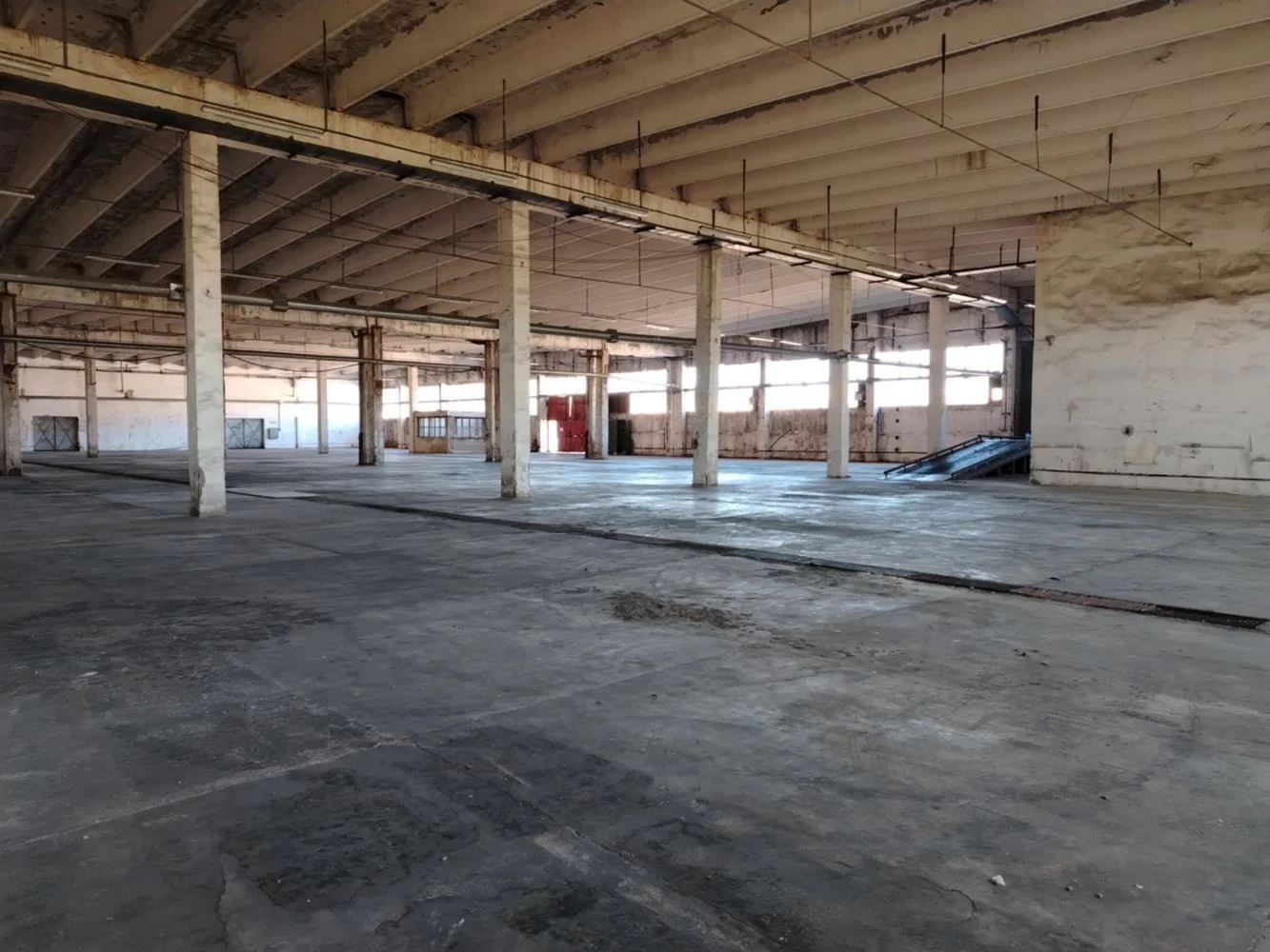 Gewerbeflächen, Möglichkeit zur Anmietung verschiedener Flächen von 500 m² bis 4500 m², Hof-0 Gewerbefläche, verschiedene Flächen von 500 m² bis 4.500 m² können angemietet werden, Außenbereich – 0