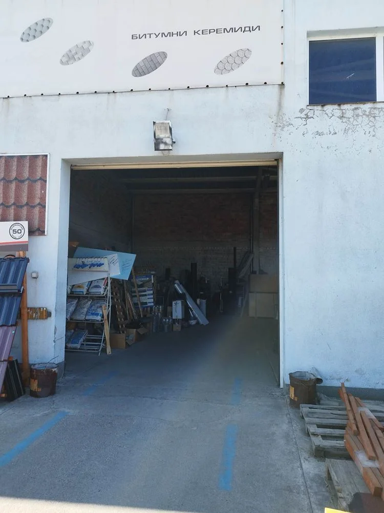 Toplage, Hauptstraße, große Fläche, neue Halle 600qm und 100qm Büroteil, Hof 5 acres-0 Erstklassige Lage, Hauptstraße, große Straßenfront, neue Halle mit 600 m² und 100 m² Bürofläche, Grundstück von 5 deka – 0