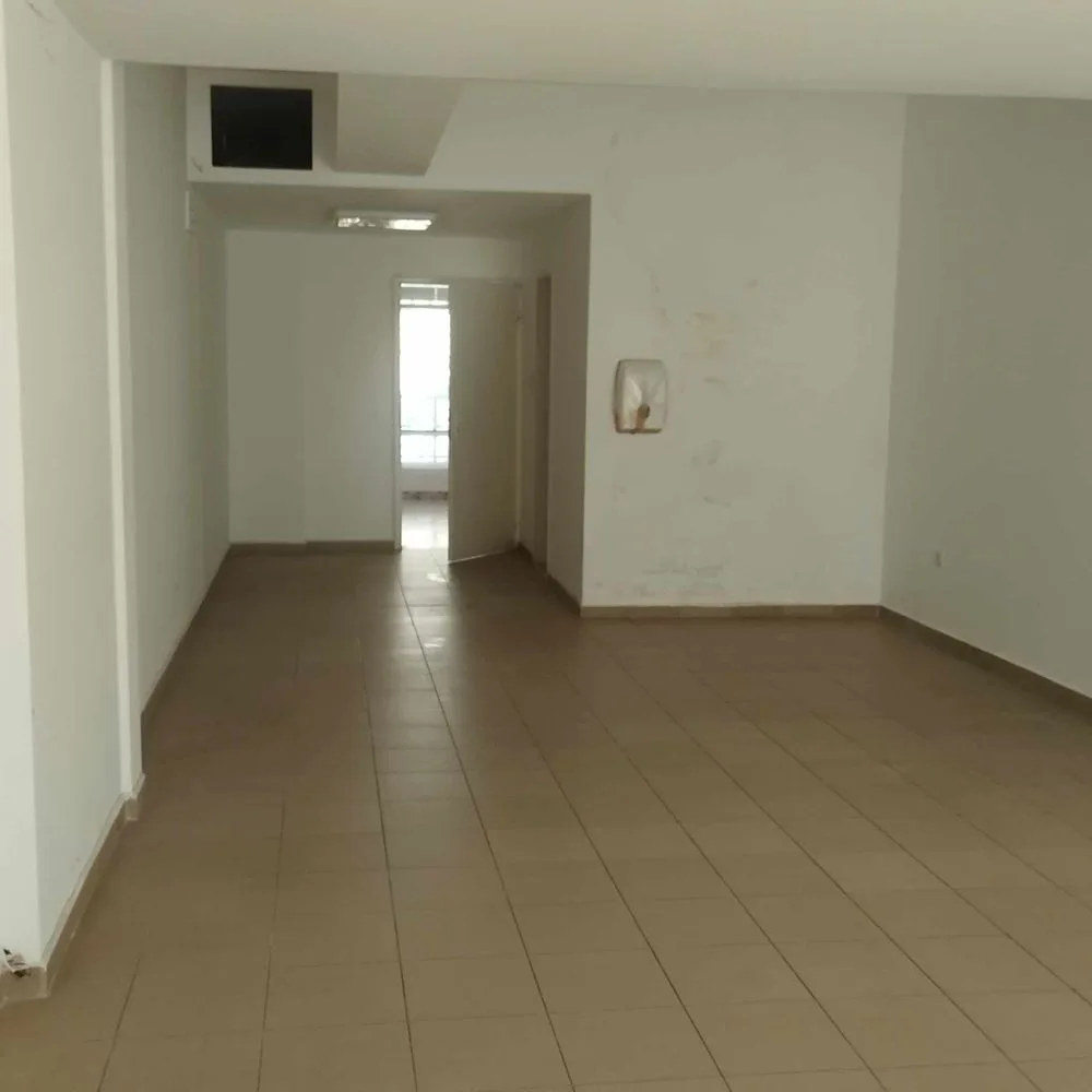 Center - for rent 80sq.m. two entrances, high traffic-0 Downtown — 80 sq. m. space for rent, two entrances, high foot traffic — 0