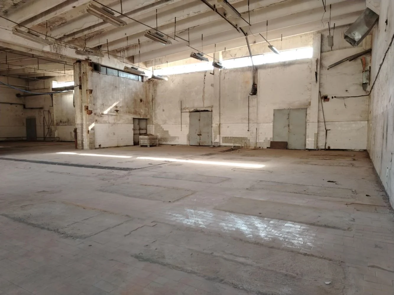 Gewerbeflächen, Möglichkeit zur Anmietung verschiedener Flächen von 500 m² bis 4500 m², Hof-0 Gewerbefläche, verschiedene Flächen von 500 m² bis 4.500 m² können angemietet werden, Außenbereich – 0