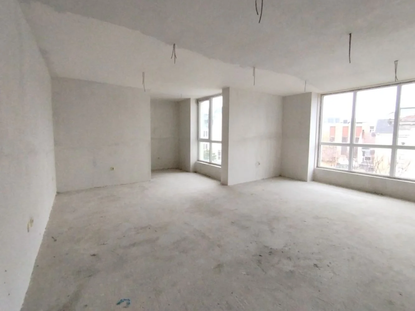 Helles und geräumiges Büro, in einem neuen Gebäude, in der Nähe von Gericht und Stadtverwaltung-0 Helles und geräumiges Büro in einem neuen Gebäude in der Nähe des Gerichts und des Rathauses – 0