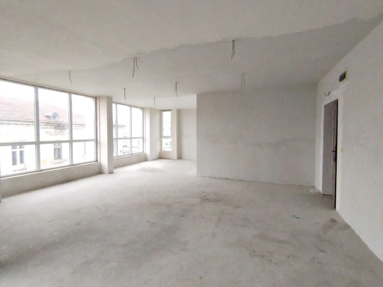 Helles und geräumiges Büro, in einem neuen Gebäude, in der Nähe von Gericht und Stadtverwaltung-0 Helles und geräumiges Büro in einem neuen Gebäude in der Nähe des Gerichts und des Rathauses – 0