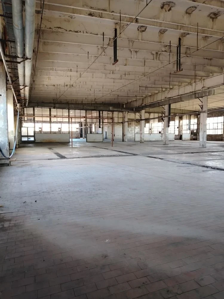 Gewerbeflächen, Möglichkeit zur Anmietung verschiedener Flächen von 500 m² bis 4500 m², Hof-0 Gewerbefläche, verschiedene Flächen von 500 m² bis 4.500 m² können angemietet werden, Außenbereich – 0