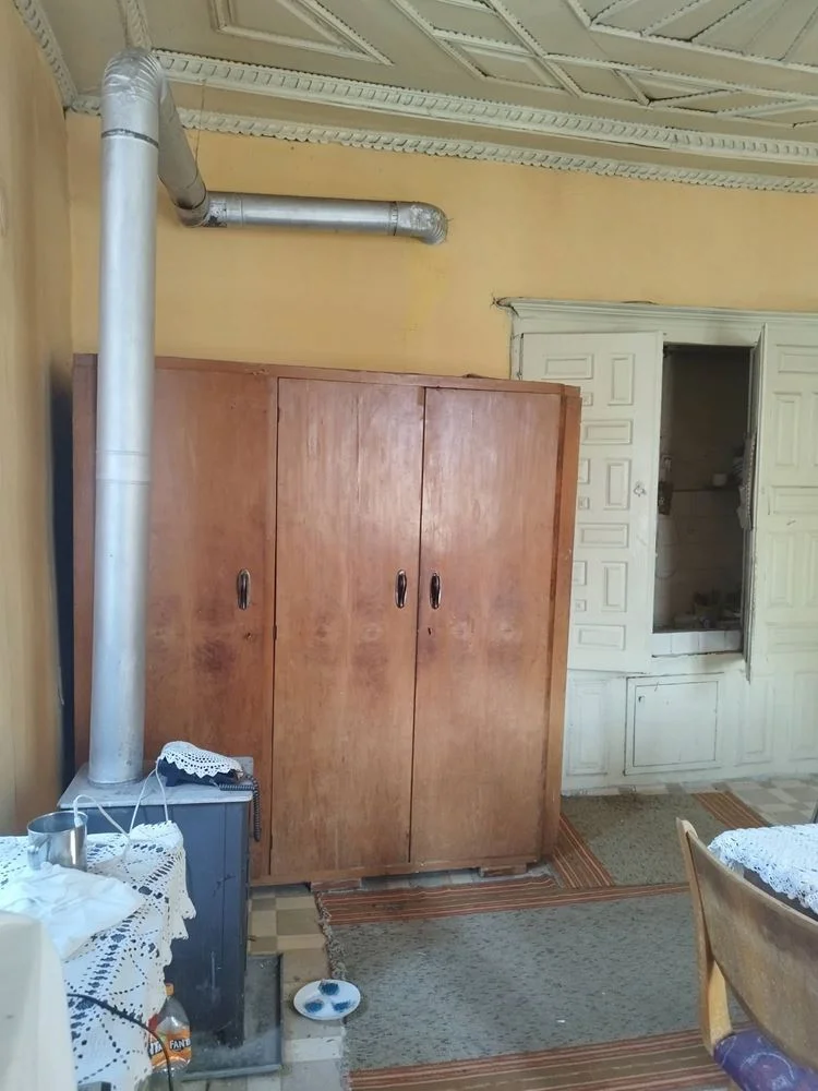 mahalle. Komluka, Postane yakınında, bitişik avlusu olan bir evin katı-0 кв. Комлука, близо до Пощата, етаж от къща с ид. ч от двор - 0