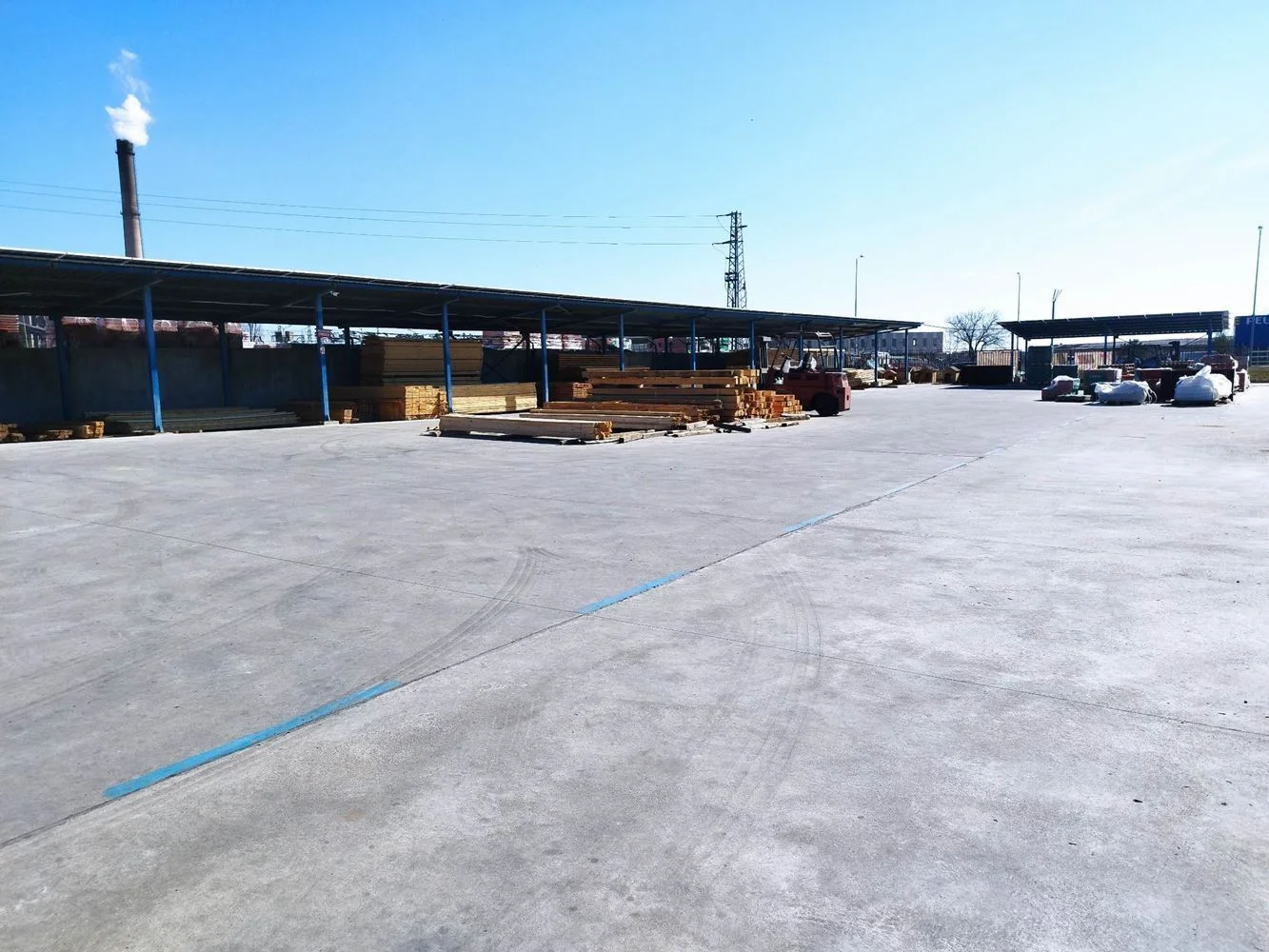 Toplage, Hauptstraße, große Fläche, neue Halle 600qm und 100qm Büroteil, Hof 5 acres-0 Erstklassige Lage, Hauptstraße, große Straßenfront, neue Halle mit 600 m² und 100 m² Bürofläche, Grundstück von 5 deka – 0