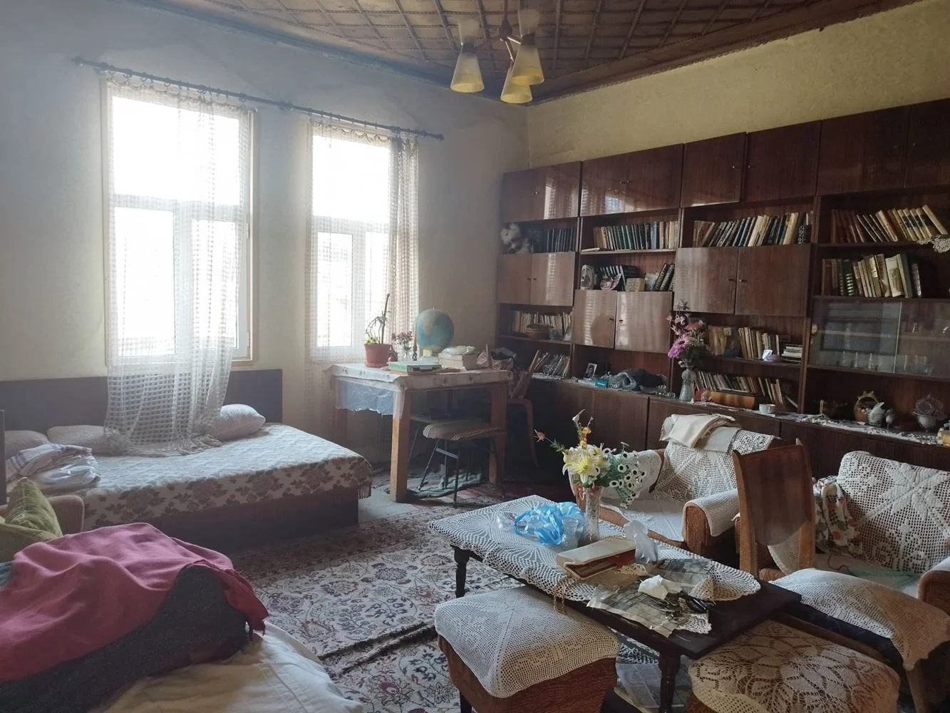 mahalle. Komluka, Postane yakınında, bitişik avlusu olan bir evin katı-0 кв. Комлука, близо до Пощата, етаж от къща с ид. ч от двор - 0