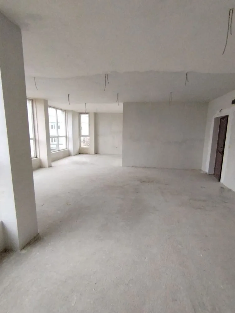 Helles und geräumiges Büro, in einem neuen Gebäude, in der Nähe von Gericht und Stadtverwaltung-0 Helles und geräumiges Büro in einem neuen Gebäude in der Nähe des Gerichts und des Rathauses – 0
