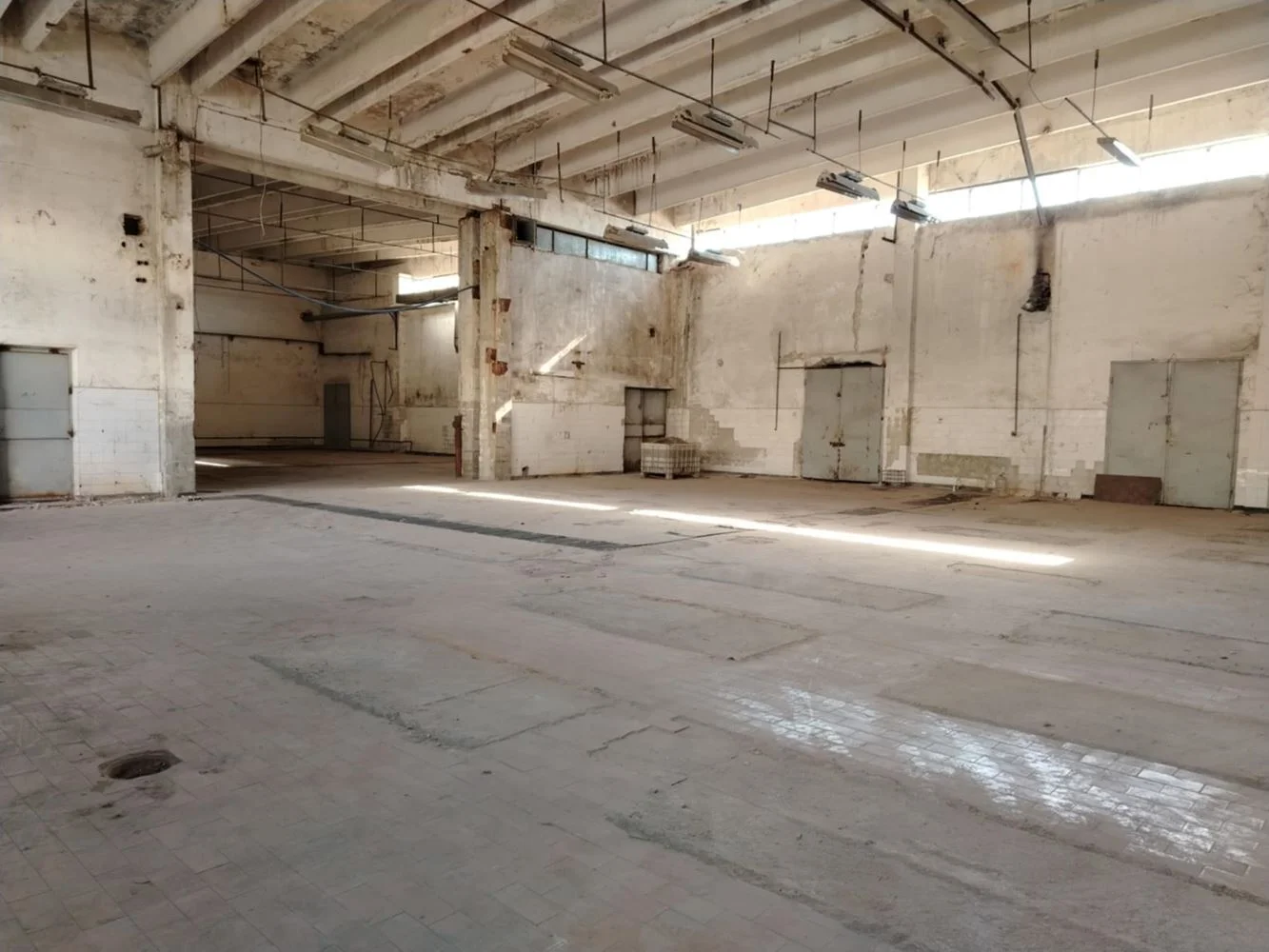 Gewerbeflächen, Möglichkeit zur Anmietung verschiedener Flächen von 500 m² bis 4500 m², Hof-0 Gewerbefläche, verschiedene Flächen von 500 m² bis 4.500 m² können angemietet werden, Außenbereich – 0