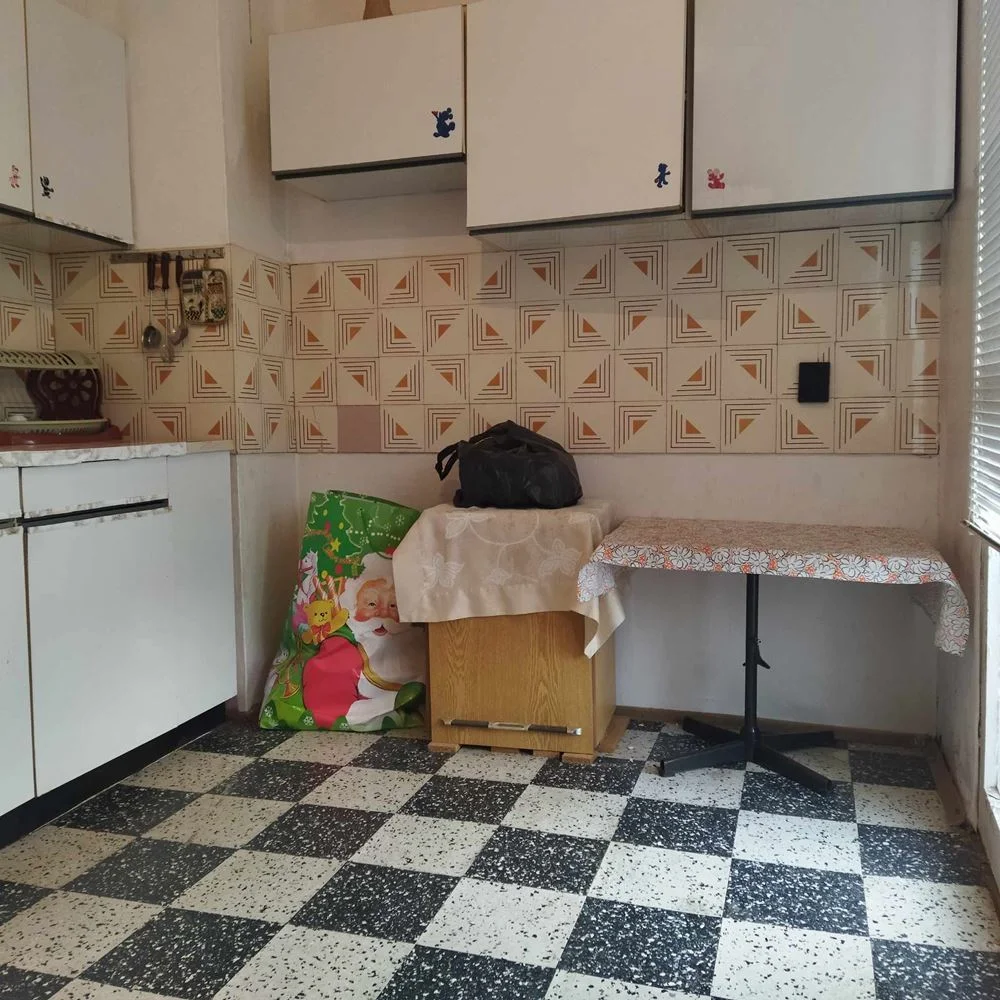 Geräumige Wohnung mit zwei Schlafzimmern zu verkaufen in Kv. "Druschba"-0 Продава се просторен тристаен апартамент в кв. " Дружба" - 0