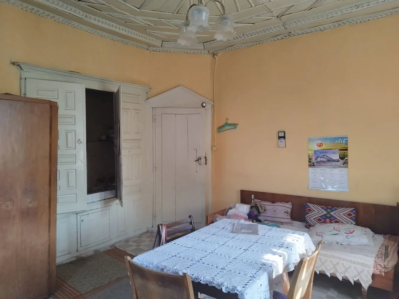 mahalle. Komluka, Postane yakınında, bitişik avlusu olan bir evin katı-0 кв. Комлука, близо до Пощата, етаж от къща с ид. ч от двор - 0