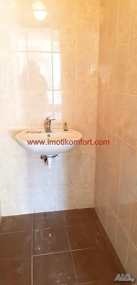 Zentrum, NS, Erdgeschoss, 87 qm, Lager, WC, für Büros, Garagen, Salons, etc.-0 Център, НС, партер, 87кв.м., склад,WC, за офиси, гаражи, салони и др. - 0