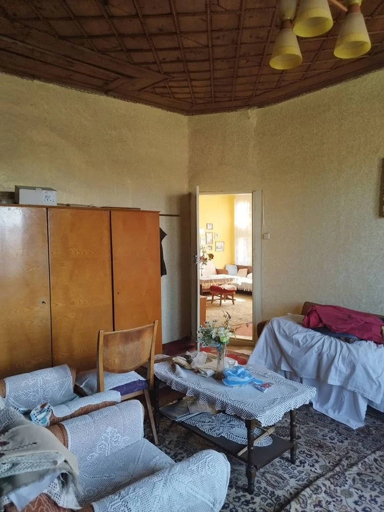 mahalle. Komluka, Postane yakınında, bitişik avlusu olan bir evin katı-0 кв. Комлука, близо до Пощата, етаж от къща с ид. ч от двор - 0