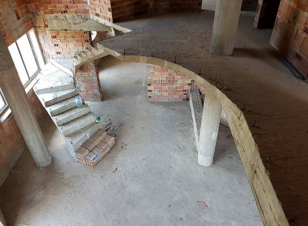 1073