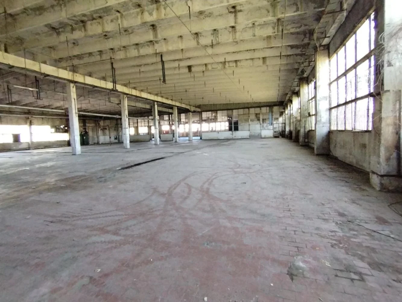 Gewerbeflächen, Möglichkeit zur Anmietung verschiedener Flächen von 500 m² bis 4500 m², Hof-0 Gewerbefläche, verschiedene Flächen von 500 m² bis 4.500 m² können angemietet werden, Außenbereich – 0