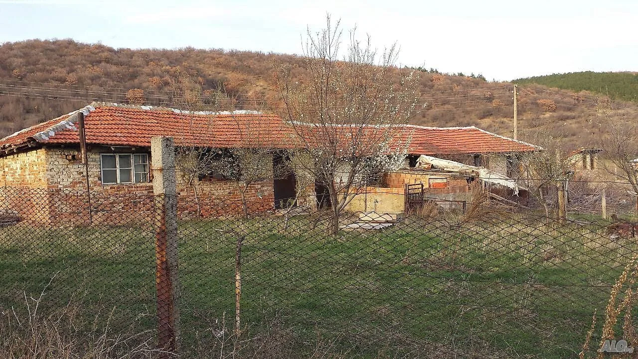 с. Malko Chochoveni - Nebengebäude Hof 300sq.m. Hof 1900sq.m.-0 Dorf Malko Chochoven – Wirtschaftshof, Gesamtfläche 300 m², Grundstück 1900 m² – 0