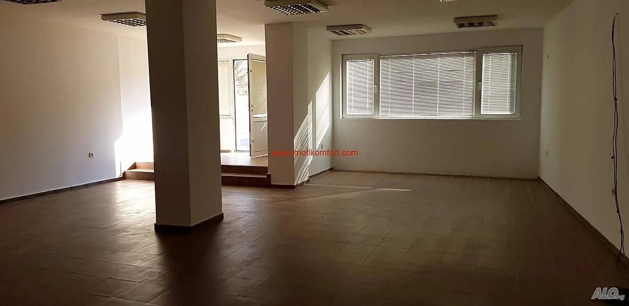 Zentrum, NS, Erdgeschoss, 87 qm, Lager, WC, für Büros, Garagen, Salons, etc.-0 Център, НС, партер, 87кв.м., склад,WC, за офиси, гаражи, салони и др. - 0