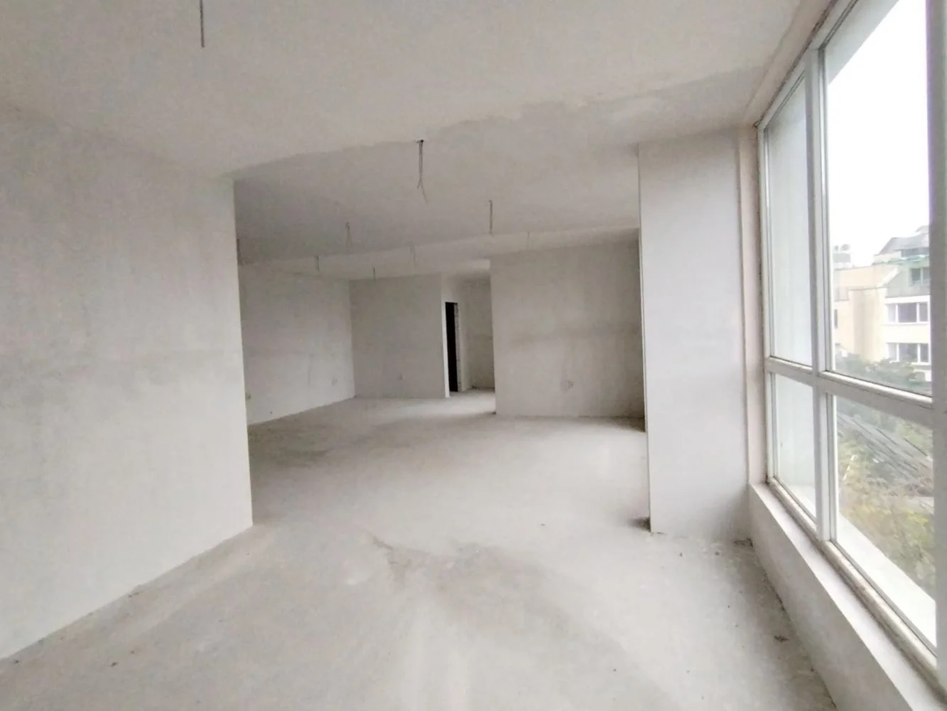 Helles und geräumiges Büro, in einem neuen Gebäude, in der Nähe von Gericht und Stadtverwaltung-0 Helles und geräumiges Büro in einem neuen Gebäude in der Nähe des Gerichts und des Rathauses – 0