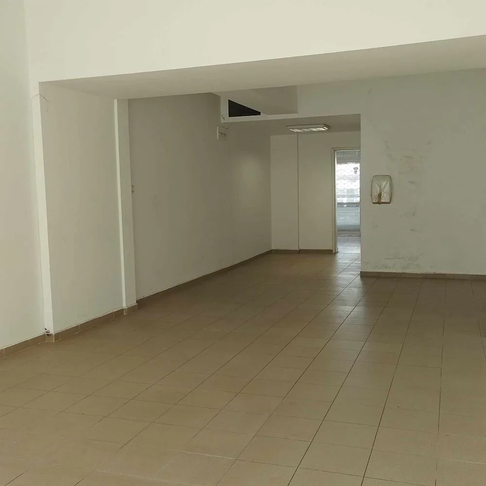 Center - for rent 80sq.m. two entrances, high traffic-0 Downtown — 80 sq. m. space for rent, two entrances, high foot traffic — 0