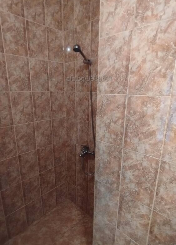 563
