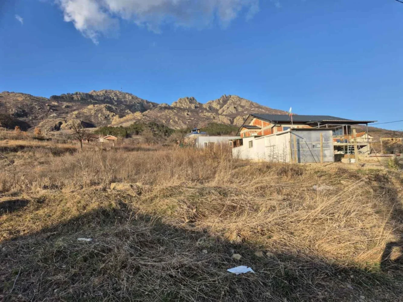 Flaches Grundstück in der Nähe der Icherensko-Straße für den Bau eines Hauses/Villa-0 Ebenes Grundstück in der Nähe der Icheren-Straße für den Bau eines Hauses/einer Villa – 0