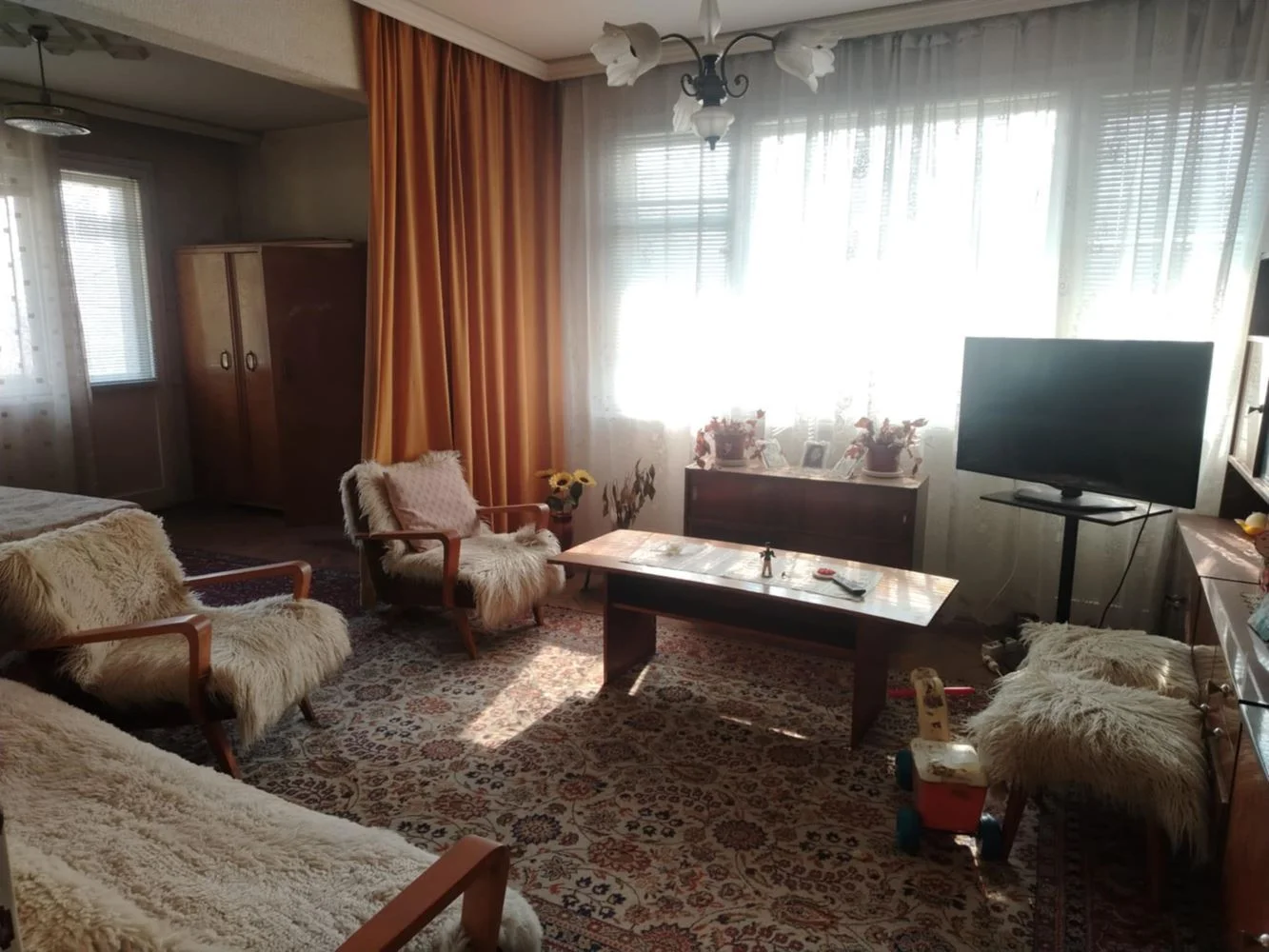 Zentrum, Mehrzimmerwohnung aus Backstein, 99m² Nettofläche, Zentralheizung, Südlage, Garage-0 Stadtzentrum, Mehrzimmerwohnung in Ziegelbauweise, 99 m² Nutzfläche, Fernwärme, Südausrichtung, Garage – 0