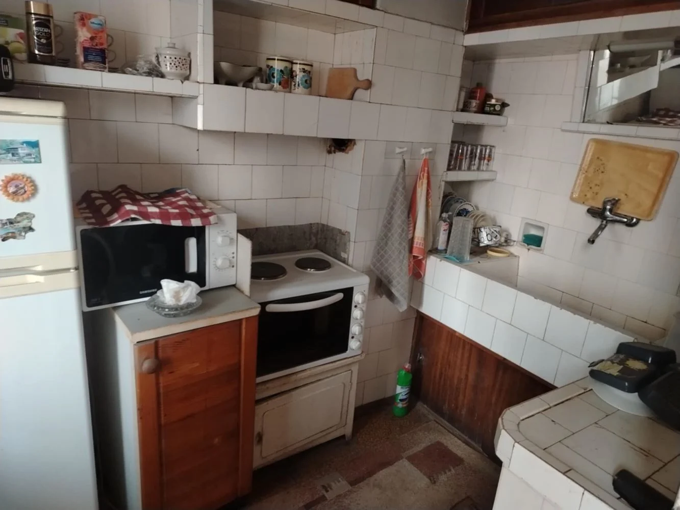 Zentrum, Mehrzimmerwohnung aus Backstein, 99m² Nettofläche, Zentralheizung, Südlage, Garage-0 Stadtzentrum, Mehrzimmerwohnung in Ziegelbauweise, 99 m² Nutzfläche, Fernwärme, Südausrichtung, Garage – 0