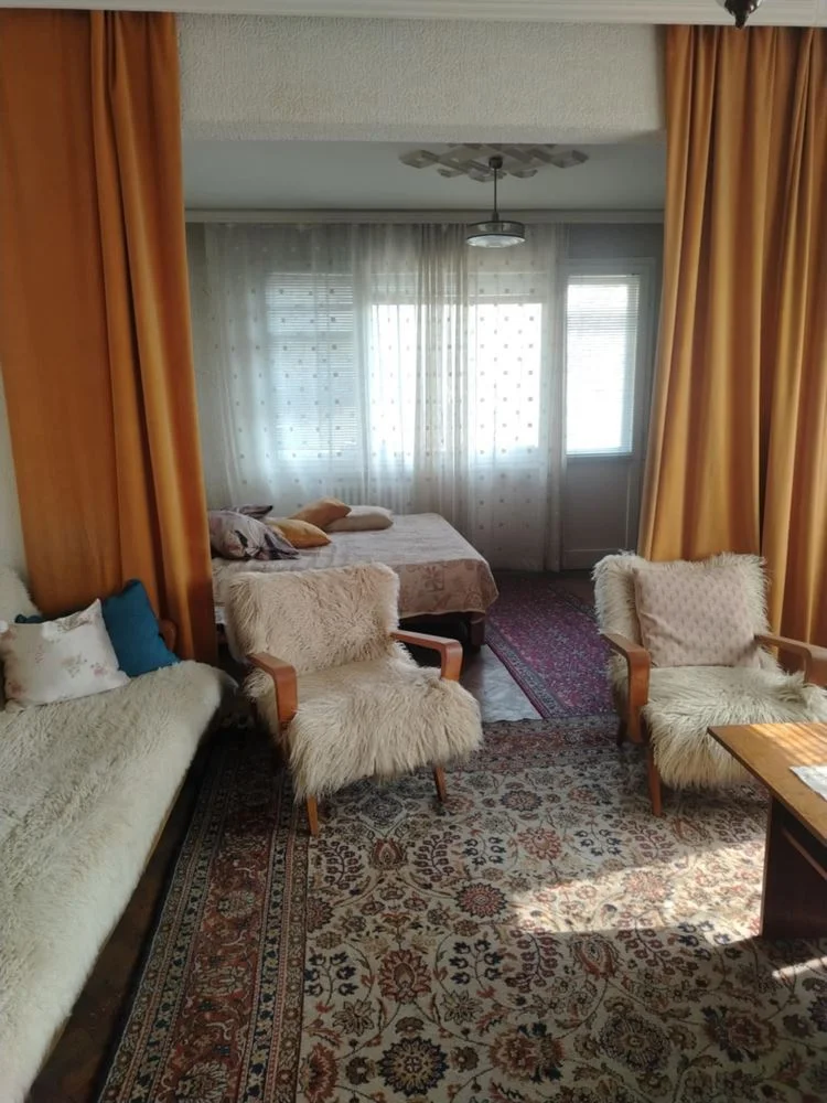 Zentrum, Mehrzimmerwohnung aus Backstein, 99m² Nettofläche, Zentralheizung, Südlage, Garage-0 Stadtzentrum, Mehrzimmerwohnung in Ziegelbauweise, 99 m² Nutzfläche, Fernwärme, Südausrichtung, Garage – 0