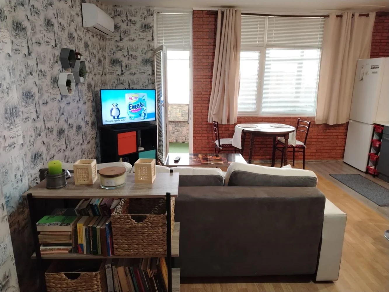 Ein-Zimmer-Wohnung, umgewandelt in zwei Schlafzimmer, Backstein, Zentralheizung, Aufzug, möbliert-0 Zweizimmerwohnung, zu einer Dreizimmerwohnung umgebaut, Backsteinbau, Fernwärme, Aufzug, möbliert – 0