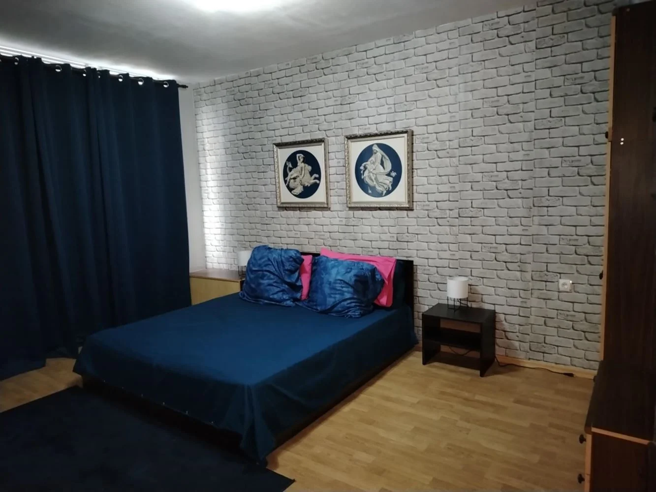 Ein-Zimmer-Wohnung, umgewandelt in zwei Schlafzimmer, Backstein, Zentralheizung, Aufzug, möbliert-0 Zweizimmerwohnung, zu einer Dreizimmerwohnung umgebaut, Backsteinbau, Fernwärme, Aufzug, möbliert – 0
