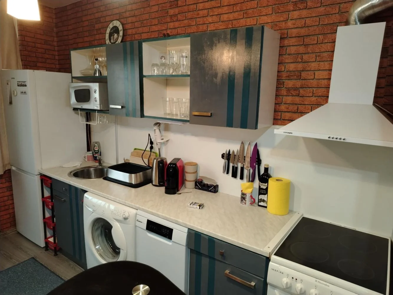Ein-Zimmer-Wohnung, umgewandelt in zwei Schlafzimmer, Backstein, Zentralheizung, Aufzug, möbliert-0 Zweizimmerwohnung, zu einer Dreizimmerwohnung umgebaut, Backsteinbau, Fernwärme, Aufzug, möbliert – 0