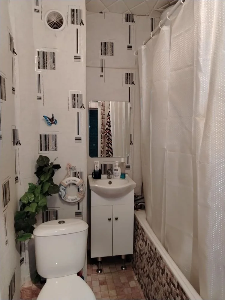 Ein-Zimmer-Wohnung, umgewandelt in zwei Schlafzimmer, Backstein, Zentralheizung, Aufzug, möbliert-0 Zweizimmerwohnung, zu einer Dreizimmerwohnung umgebaut, Backsteinbau, Fernwärme, Aufzug, möbliert – 0
