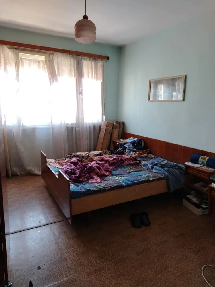 Zweite Etage des Wohngebäudes + Kastenraum im Erdgeschoss + gemauerte Garage + Teil des Grundstücks-0 Zweiter Stock eines Wohngebäudes + Einliegerwohnung im Erdgeschoss + gemauerte Garage + Eigentumsanteil am Grundstück – 0