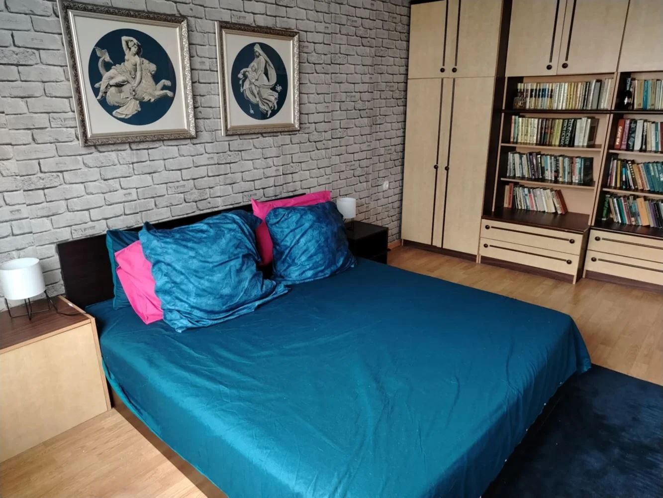 Ein-Zimmer-Wohnung, umgewandelt in zwei Schlafzimmer, Backstein, Zentralheizung, Aufzug, möbliert-0 Zweizimmerwohnung, zu einer Dreizimmerwohnung umgebaut, Backsteinbau, Fernwärme, Aufzug, möbliert – 0