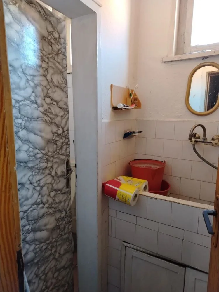 Zweite Etage des Wohngebäudes + Kastenraum im Erdgeschoss + gemauerte Garage + Teil des Grundstücks-0 Zweiter Stock eines Wohngebäudes + Einliegerwohnung im Erdgeschoss + gemauerte Garage + Eigentumsanteil am Grundstück – 0