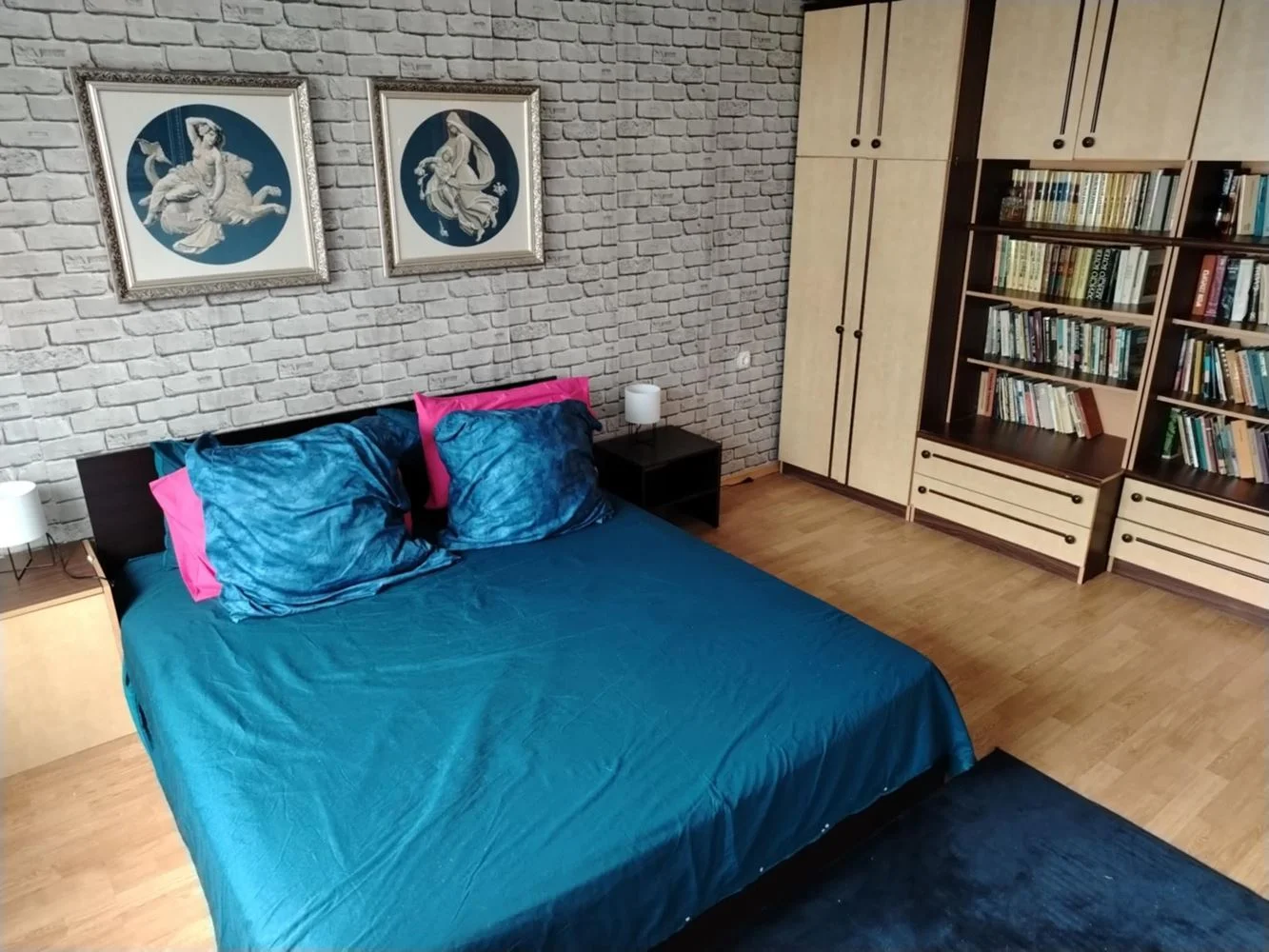 Ein-Zimmer-Wohnung, umgewandelt in zwei Schlafzimmer, Backstein, Zentralheizung, Aufzug, möbliert-0 Zweizimmerwohnung, zu einer Dreizimmerwohnung umgebaut, Backsteinbau, Fernwärme, Aufzug, möbliert – 0